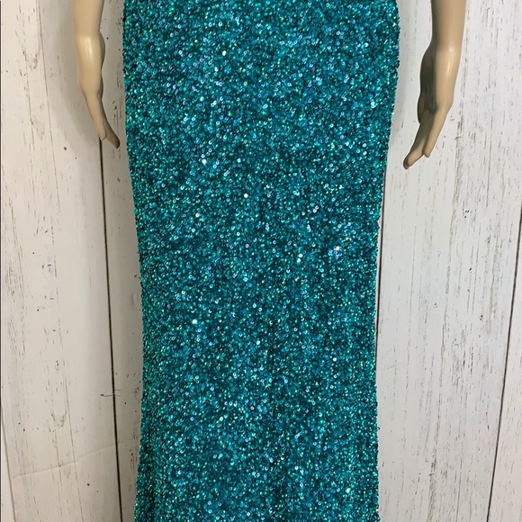 NWT Aiden Mattox Sequin V-Neck Evening Gown - Picture 10 of 15